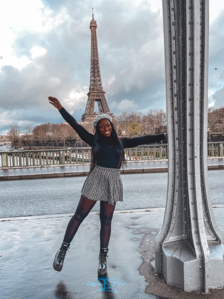 Bir-Hakeim Bridge with Eiffel Tower background – cinematic photo spot in Paris