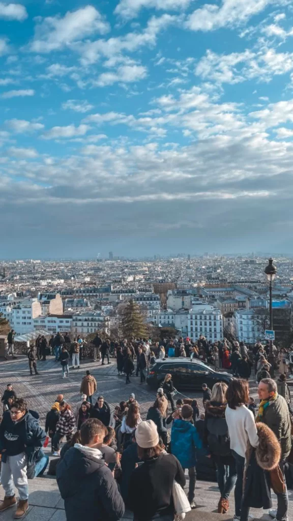 Buskers in Montmartre in paris
