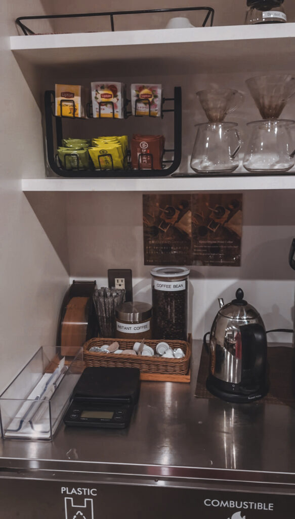 Piece hostel kitchen